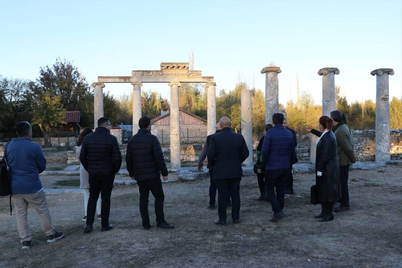 Aizanoi Antik Kenti'nde aydınlatma çalışmaları tamamlandı - Resim: 1
